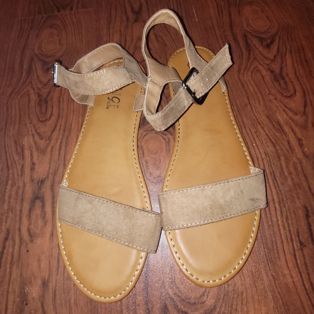 Tan women's strappy sandals size 9